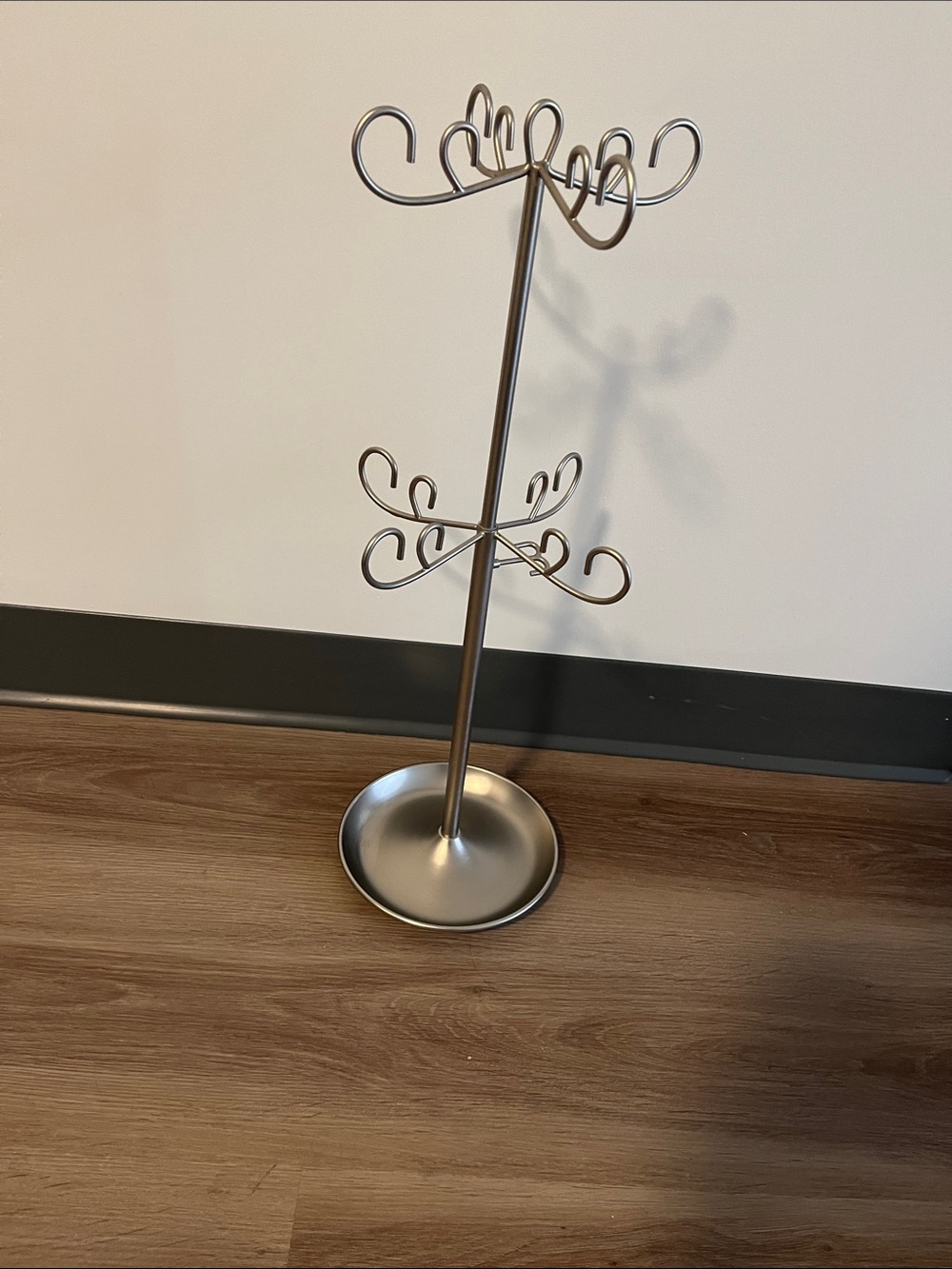 Nice Umbra Jewelry stand designed by Joel Yatscoff 21”x 7” tray